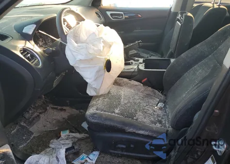 2015 Nissan Pathfinder S z USA, uszkodzony, nr VIN 5N1AR2MN7FC717123